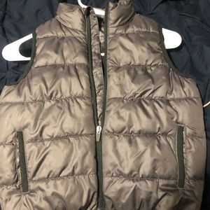 Boys Old Navy size 5 silver/gray ski vest!